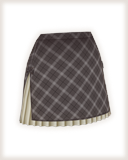 チェック柄スカートの下に見えるプリーツスカートが可愛らしいです。